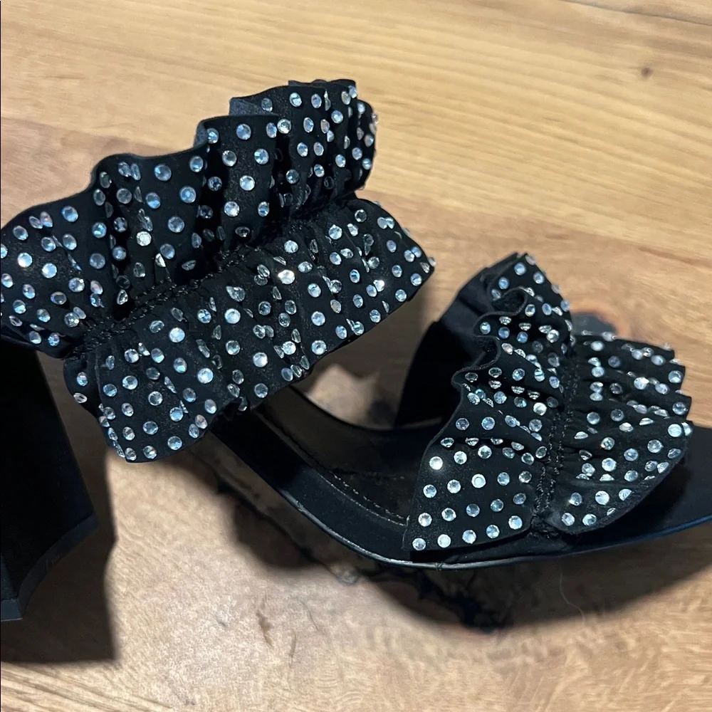 Charles David Royals Black Ruffled Rhinestone Banded Block Heel Sandals 8.5 NEW - Picture 13 of 13